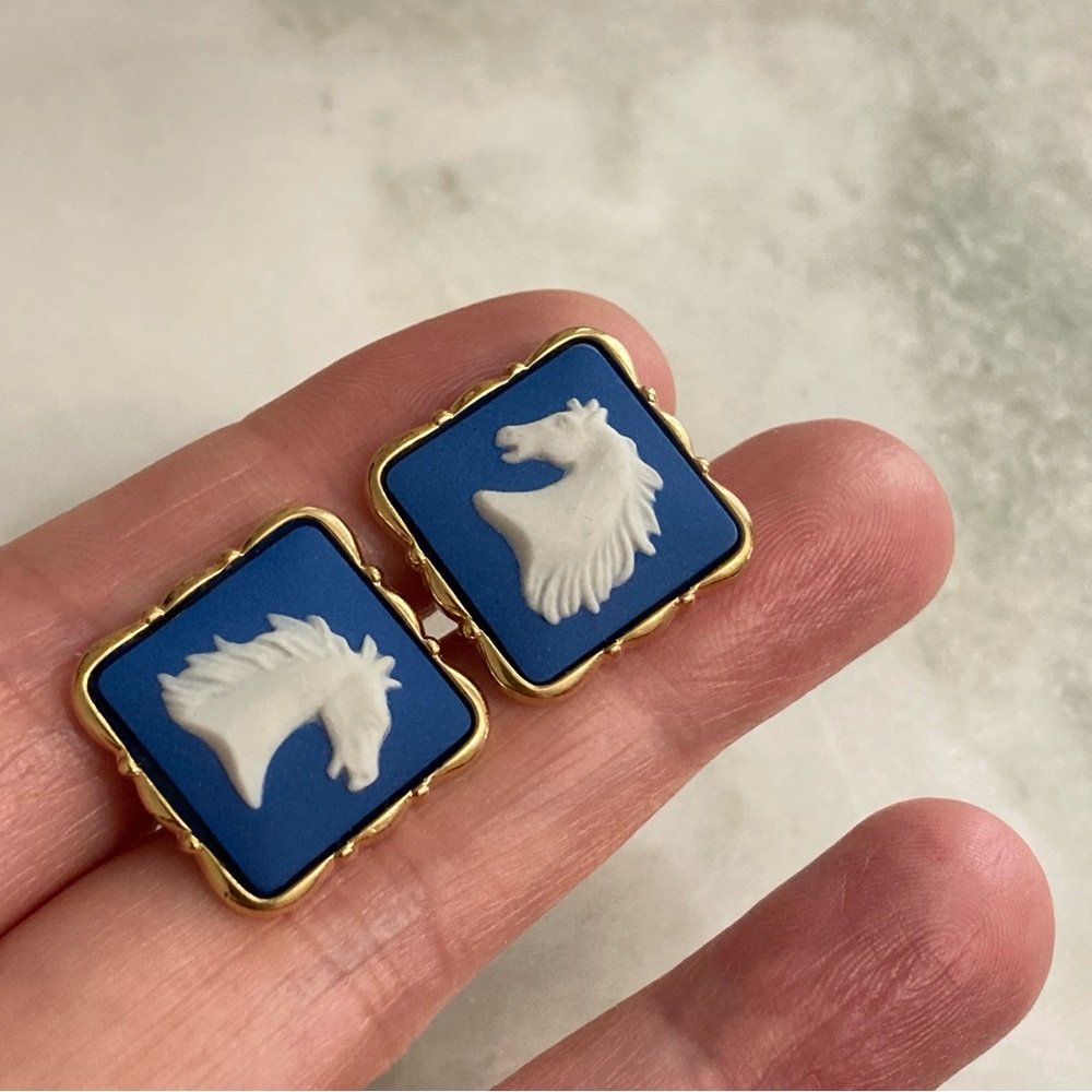 🏇 Wedgwood Jasperware Cuff Links Tie Clip Set Horses Vintage - Picture 2 of 7